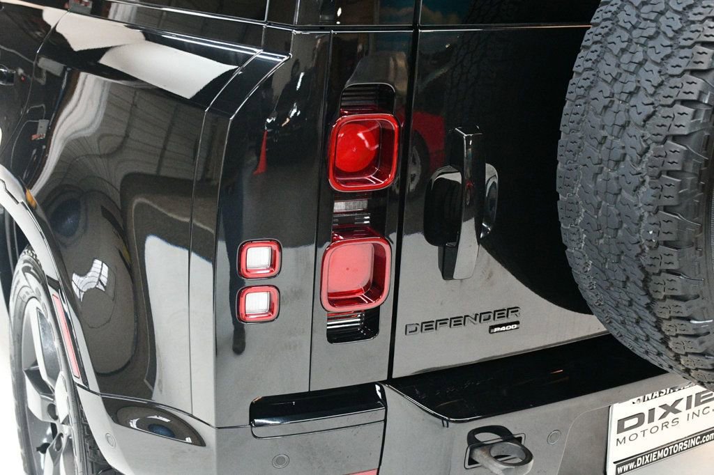 Used 2023 Land Rover Defender 110 X-Dynamic SE image 15