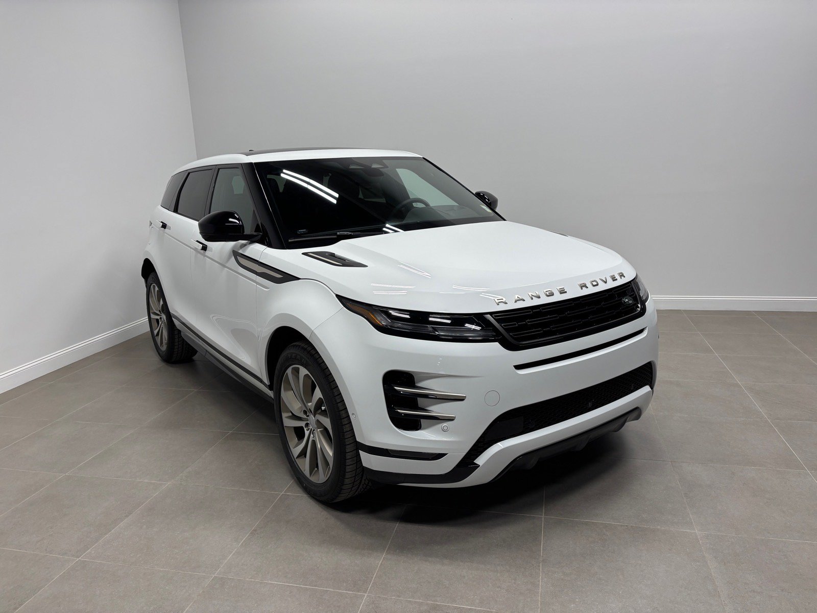 New 2026 Land Rover Range Rover Evoque Hoxton AWD/4WD image 4