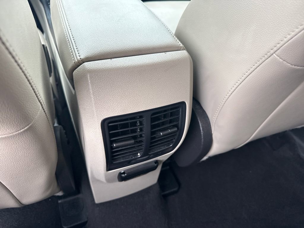 Used 2019 Ford Escape Titanium image 18