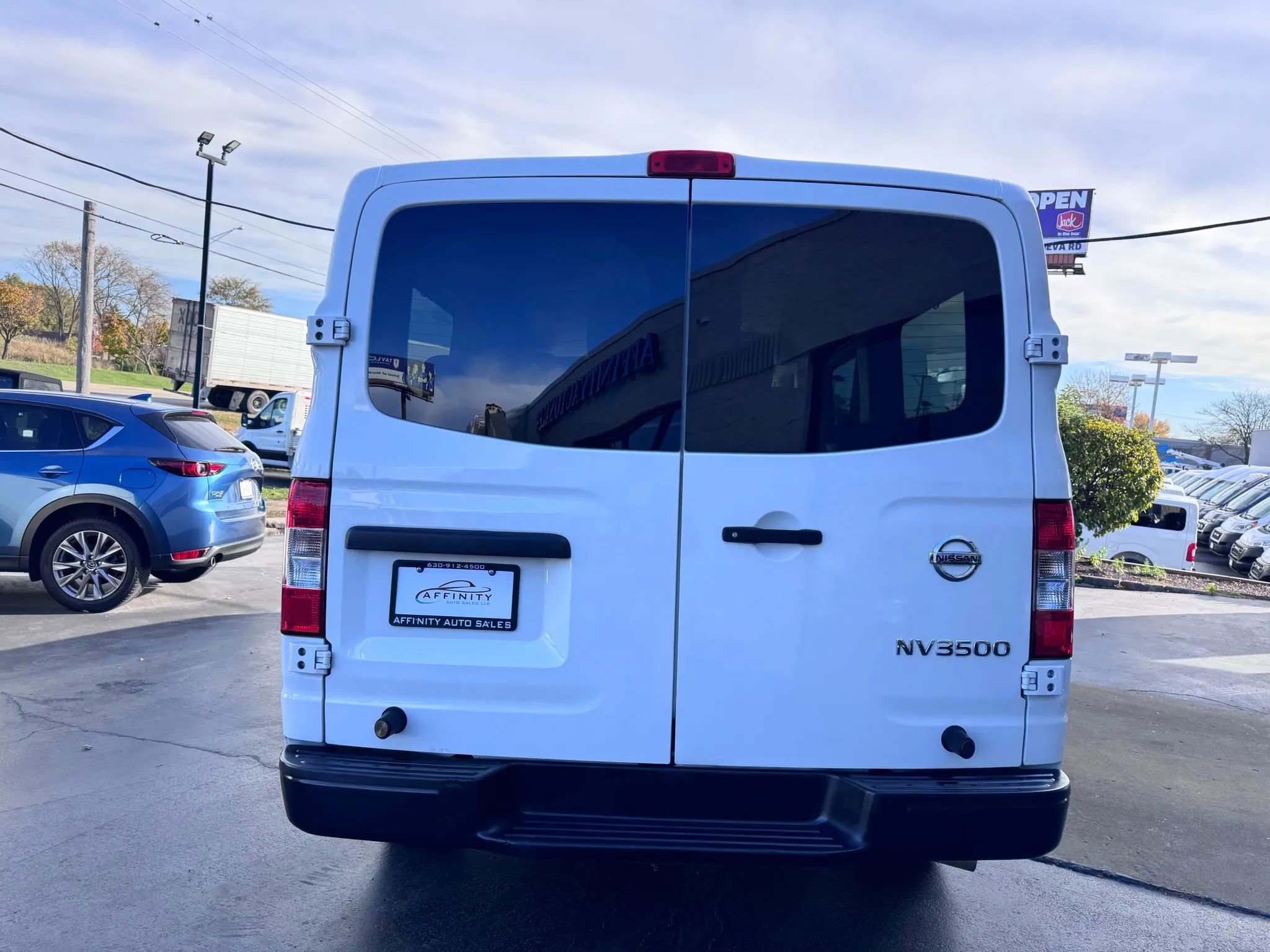 Used 2017 Nissan NV 3500 S image 4