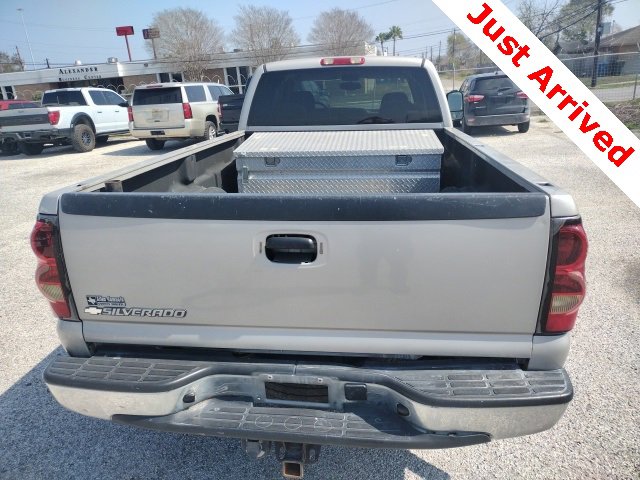 Used 2006 Chevrolet Silverado 2500 LT w/ Heavy-Duty Power Package image 10