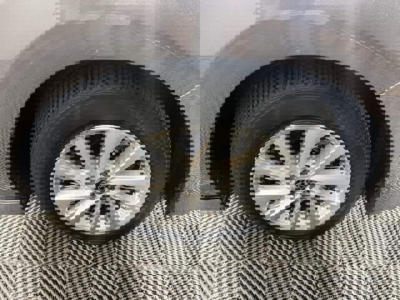 Used 2023 Toyota Camry LE image 10