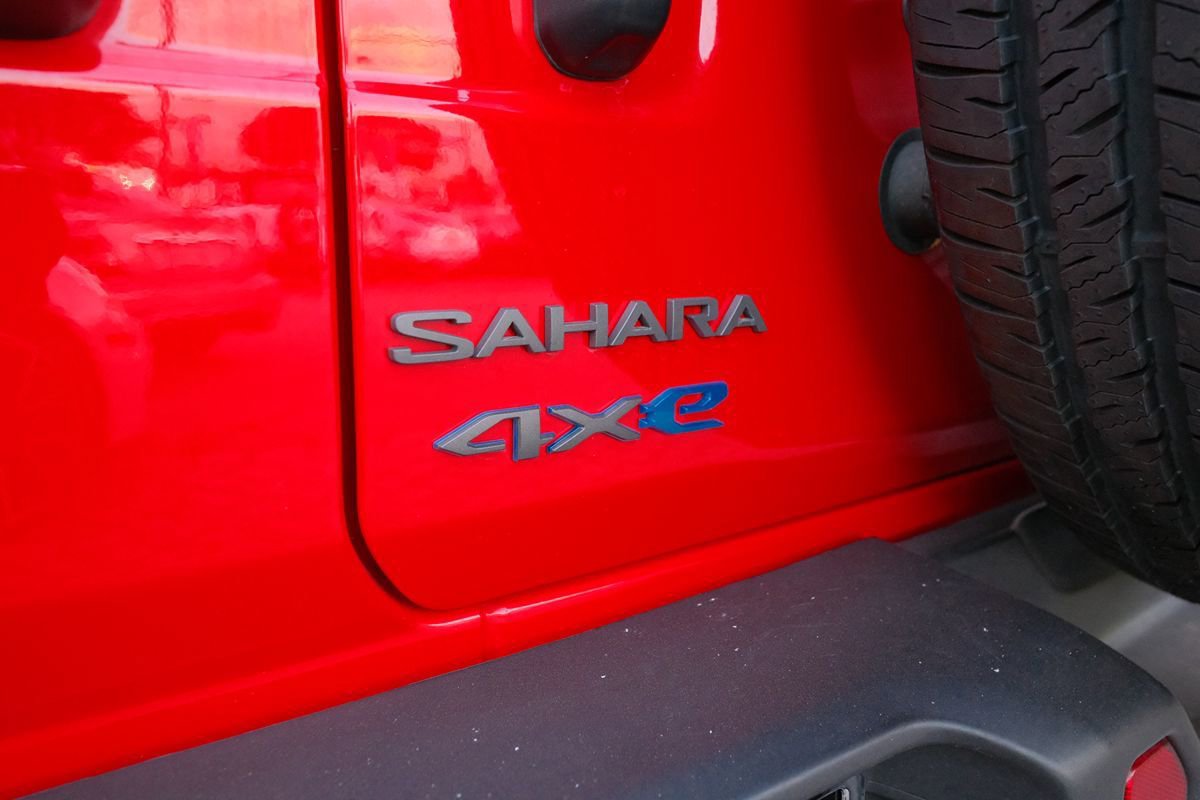 Used 2025 Jeep Wrangler Sahara w/ Safety Group image 47