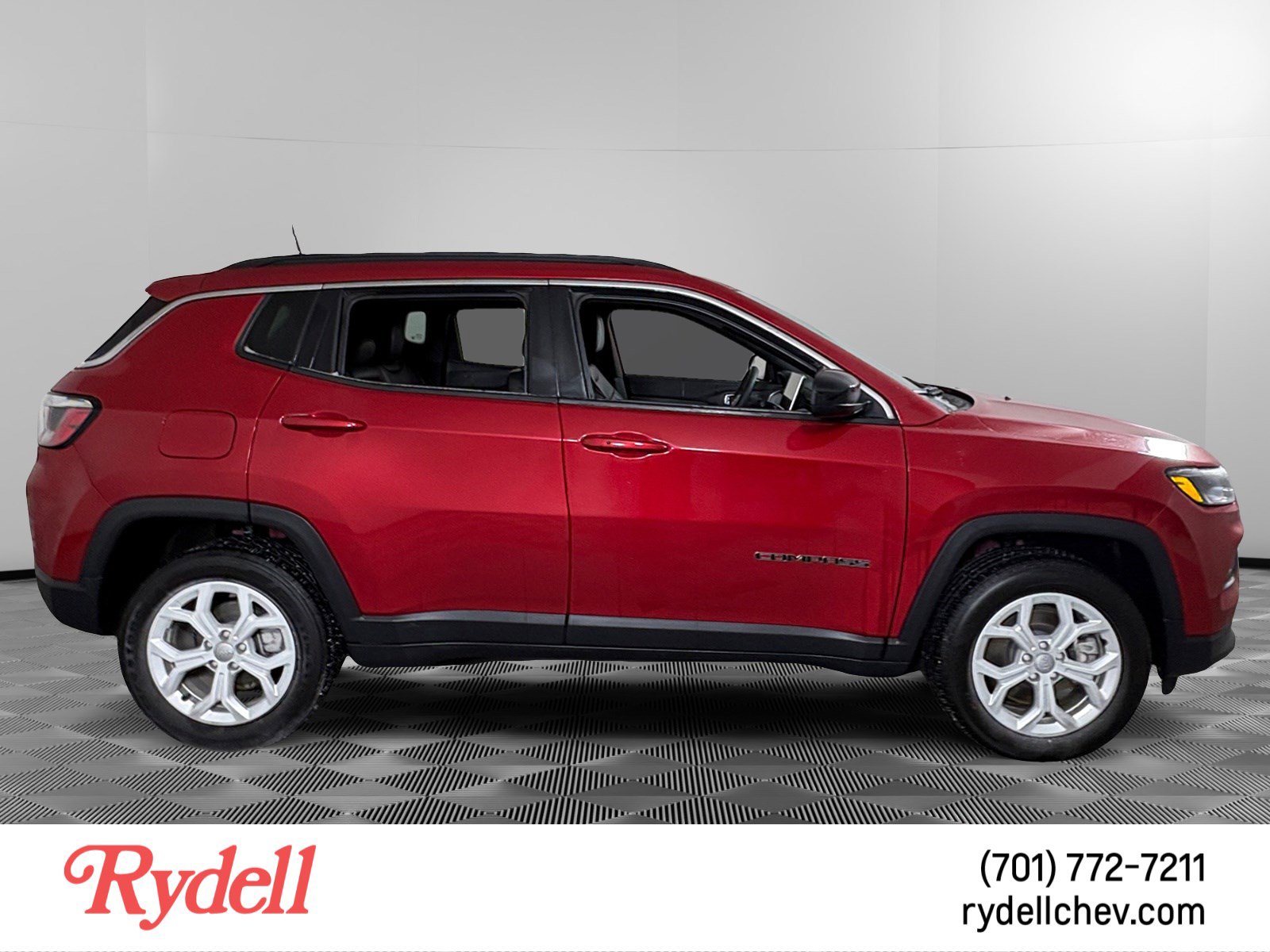 Used 2024 Jeep Compass Latitude image 6