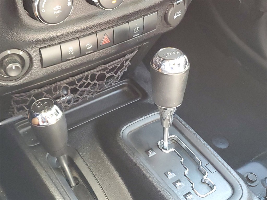 Used 2015 Jeep Wrangler Unlimited Sahara image 30