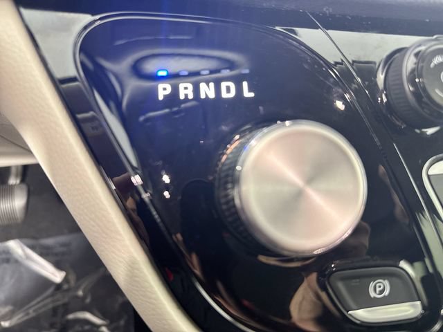 Used 2023 Chrysler Pacifica Touring-L FWD image 17