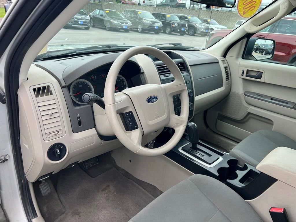 Used 2009 Ford Escape XLS FWD image 16