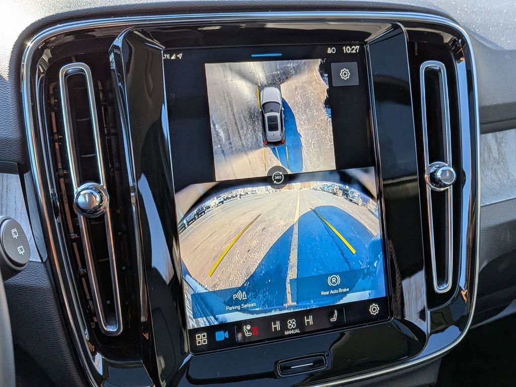 Used 2025 Volvo XC40 B5 Plus image 16