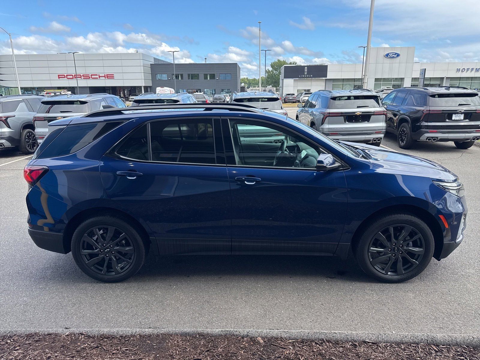 Used 2023 Chevrolet Equinox RS w/ RS Leather Package image 5