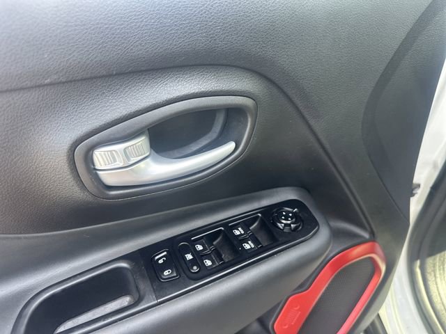 Used 2023 Jeep Renegade Trailhawk w/ Trailhawk Elite Group AWD/4WD image 15