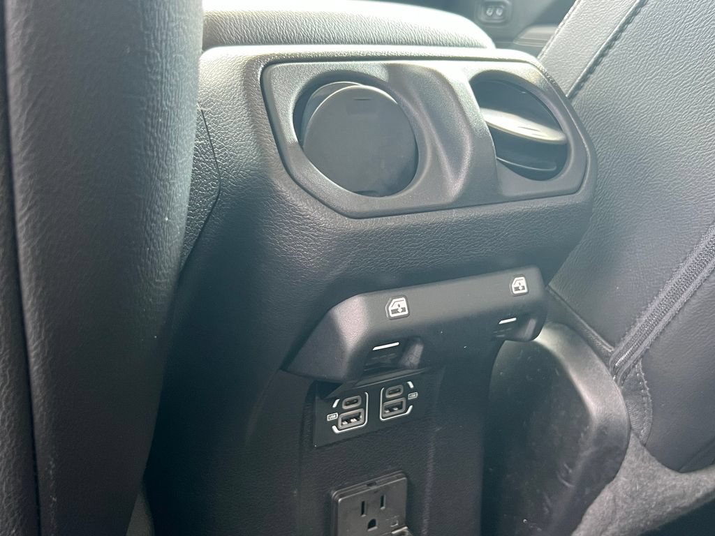 Used 2022 Jeep Wrangler Unlimited Sahara AWD/4WD image 14