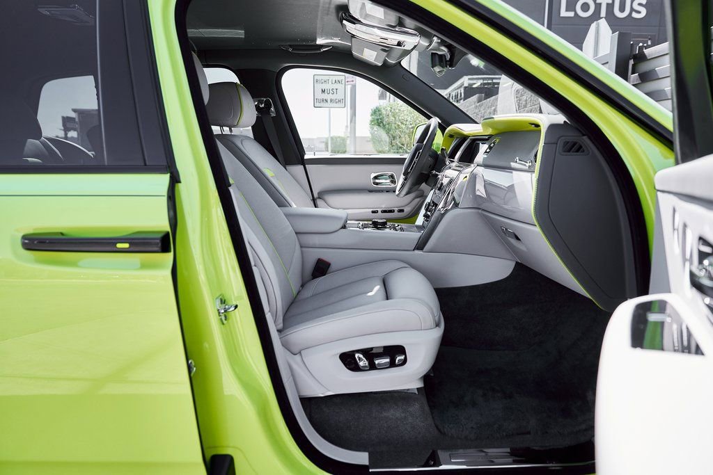 Used 2024 Rolls-Royce Cullinan image 30