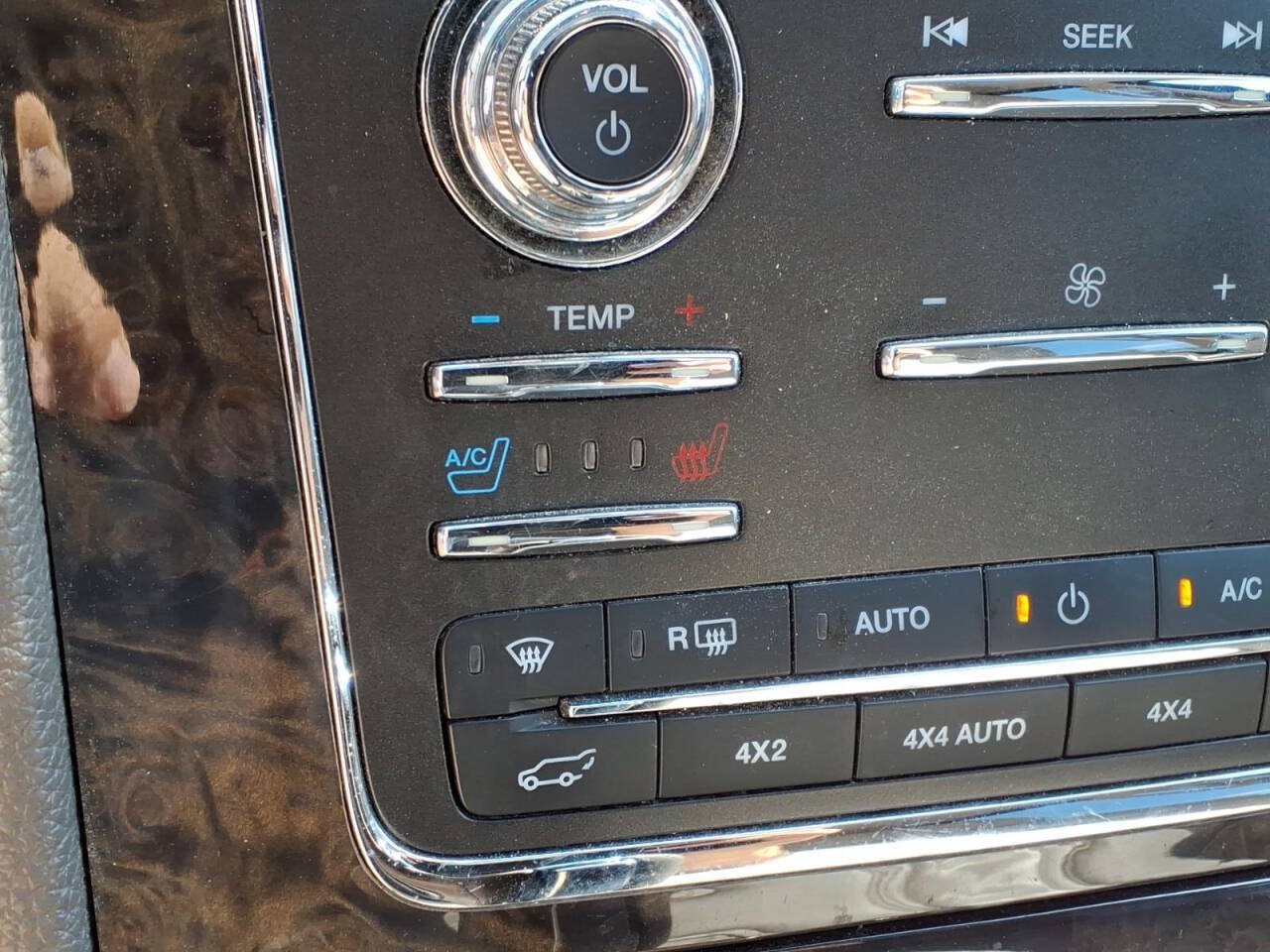 Used 2015 Lincoln Navigator 4WD image 27