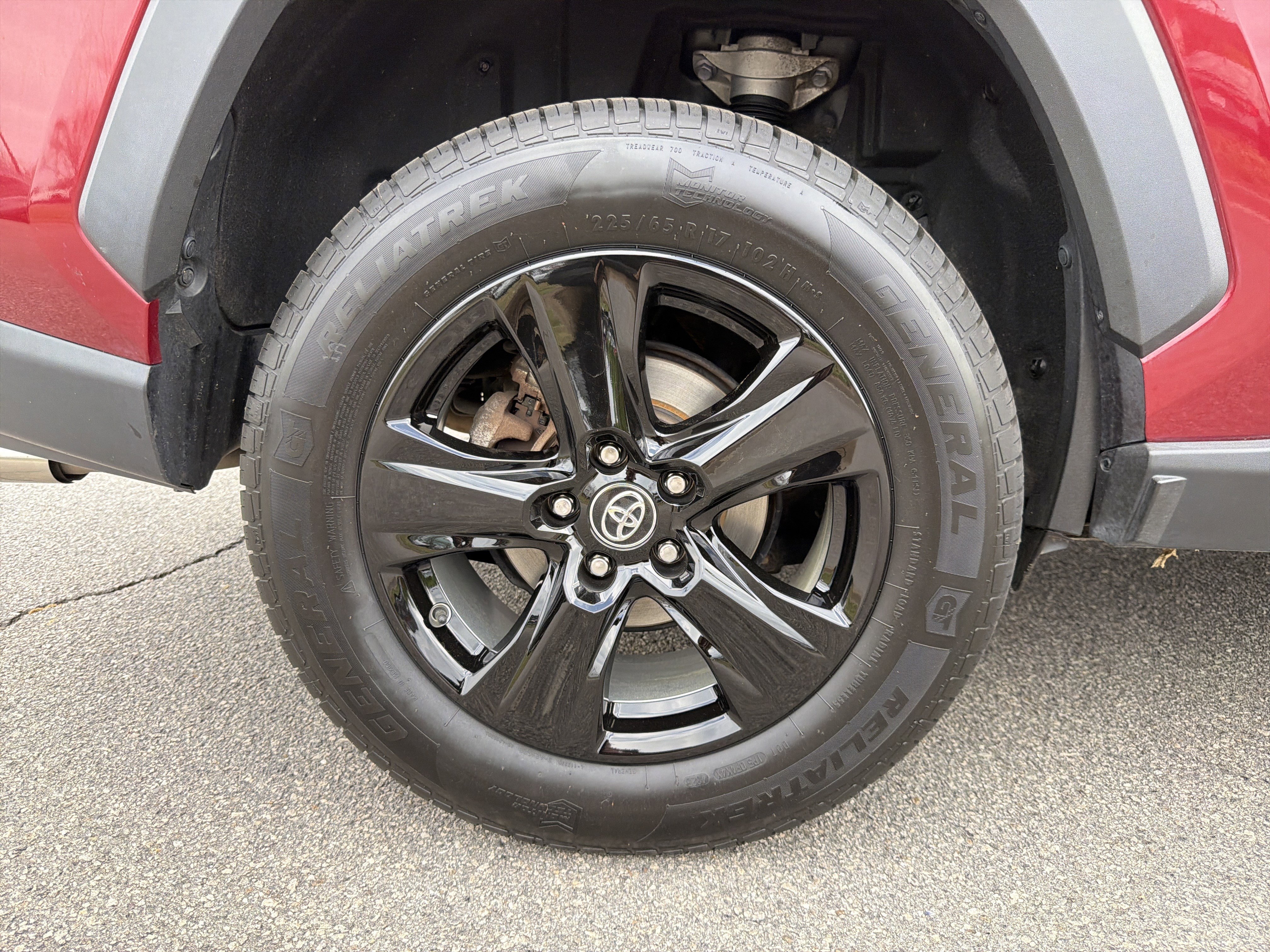 Used 2020 Toyota RAV4 XLE image 29