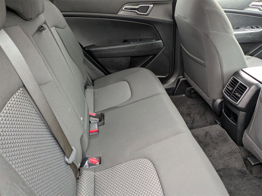 Used 2023 Kia Sportage LX image 32