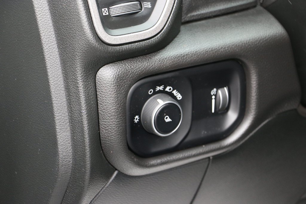 Used 2024 RAM 3500 Tradesman w/ Chrome Appearance Group AWD/4WD image 12