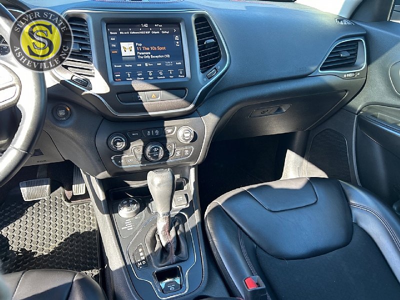 Used 2019 Jeep Cherokee Trailhawk w/ Comfort/Convenience Group AWD/4WD image 22