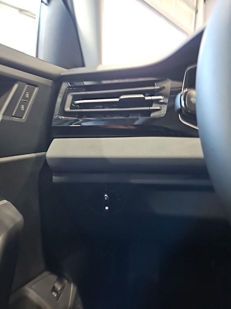 New 2026 Volkswagen Jetta SE FWD image 35
