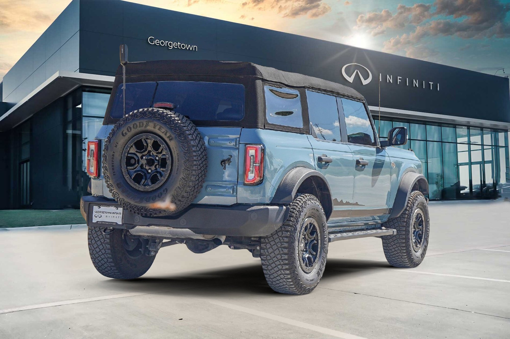 Used 2023 Ford Bronco Wildtrak image 5