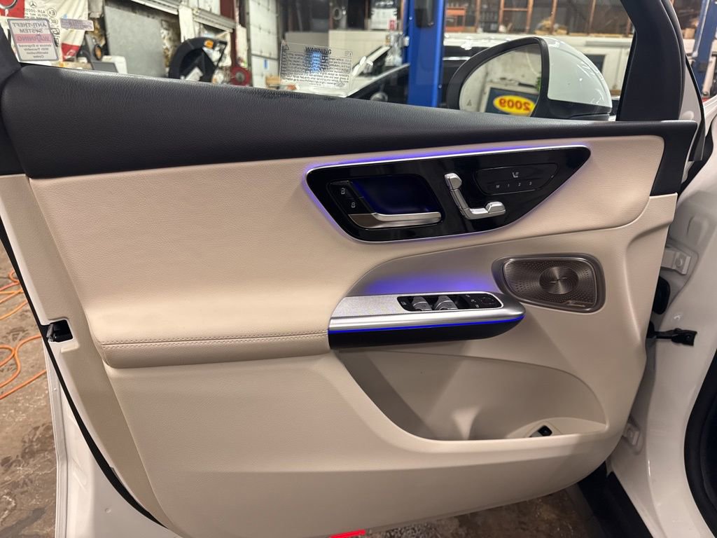 Used 2025 Mercedes-Benz GLC 350e image 10