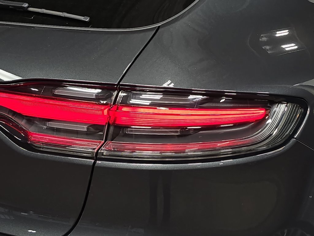 Certified 2025 Porsche Macan Turbo AWD/4WD image 30