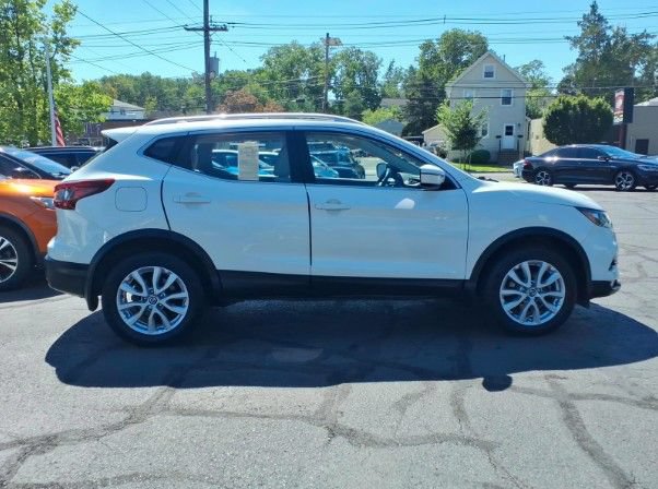 Used 2020 Nissan Rogue Sport SV w/ All-Weather Package FWD image 2