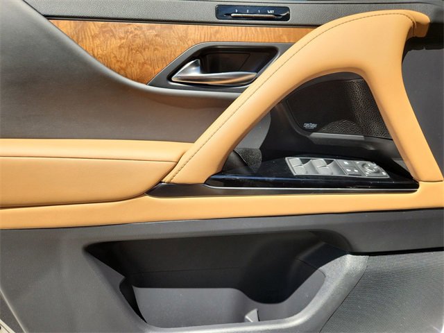 Used 2023 Lexus LX 600 4WD w/ Luxury Package image 23