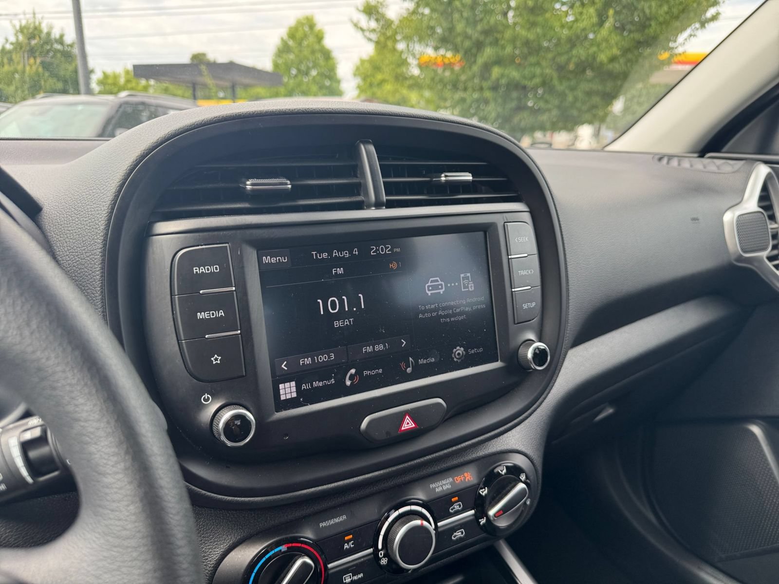 Used 2025 Kia Soul LX w/ LX Technology Package FWD image 20