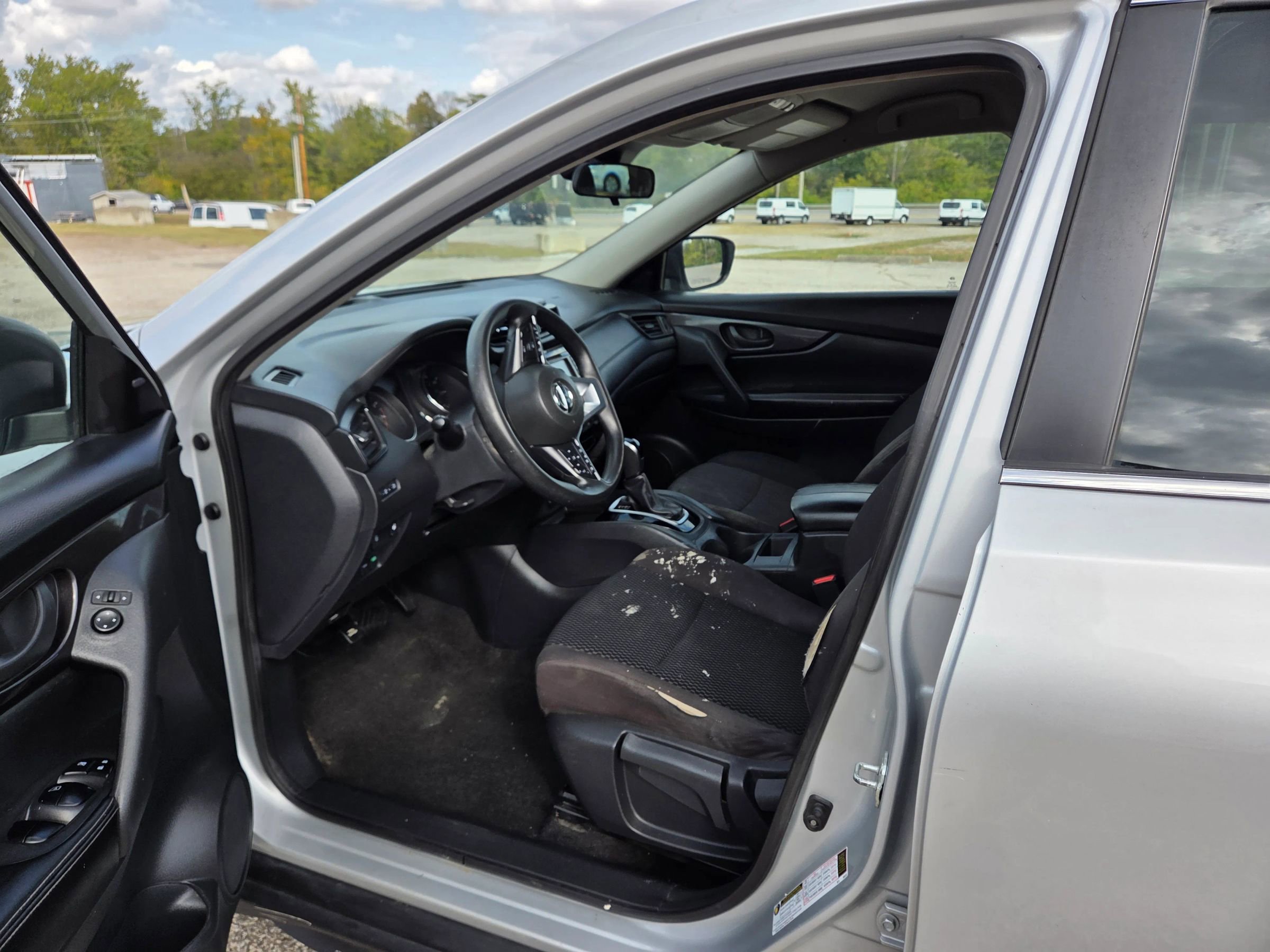 Used 2019 Nissan Rogue S FWD image 11