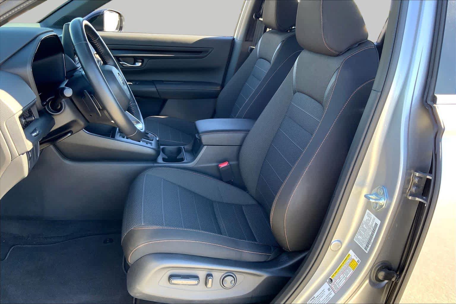 Used 2025 Honda CR-V Sport image 8