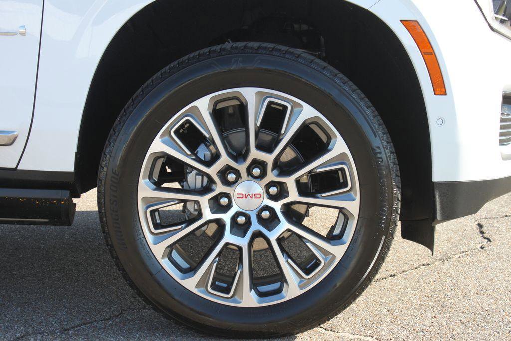 New 2026 GMC Yukon Denali w/ Sun & Power Step Package image 4