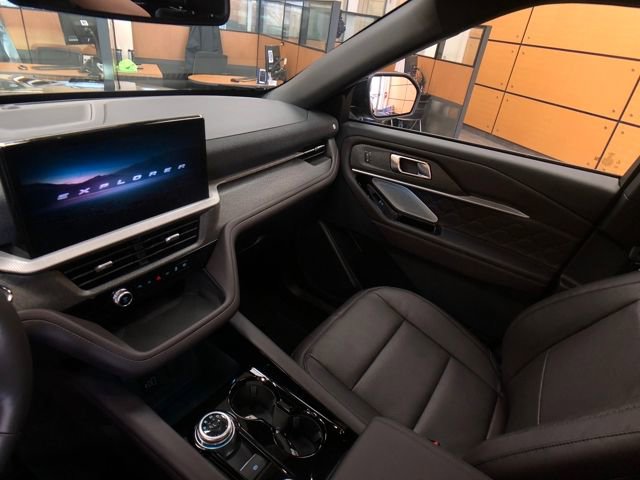 New 2026 Ford Explorer Platinum image 18