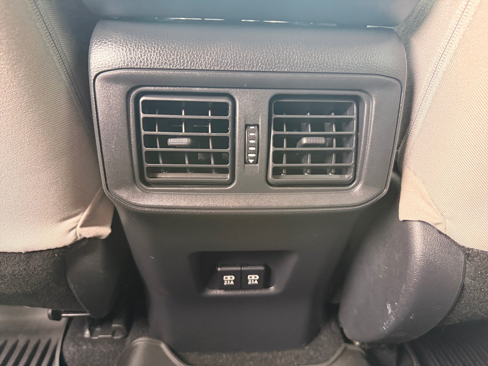 Used 2021 Toyota RAV4 XLE AWD/4WD image 29