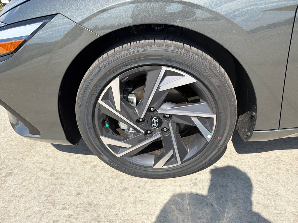New 2026 Hyundai Elantra Limited FWD image 12