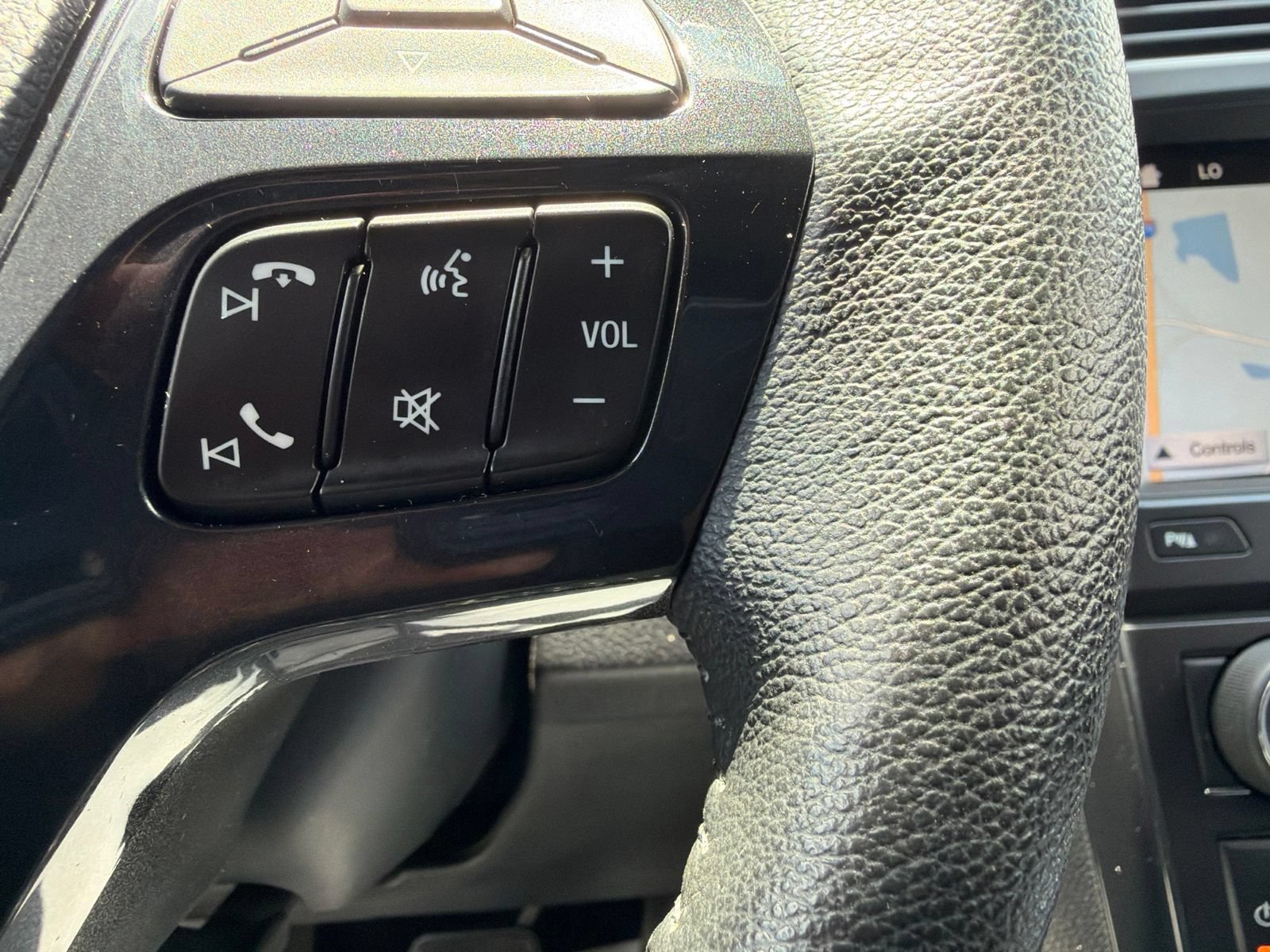Used 2018 Ford Explorer XLT w/ Equipment Group 202A AWD/4WD image 18