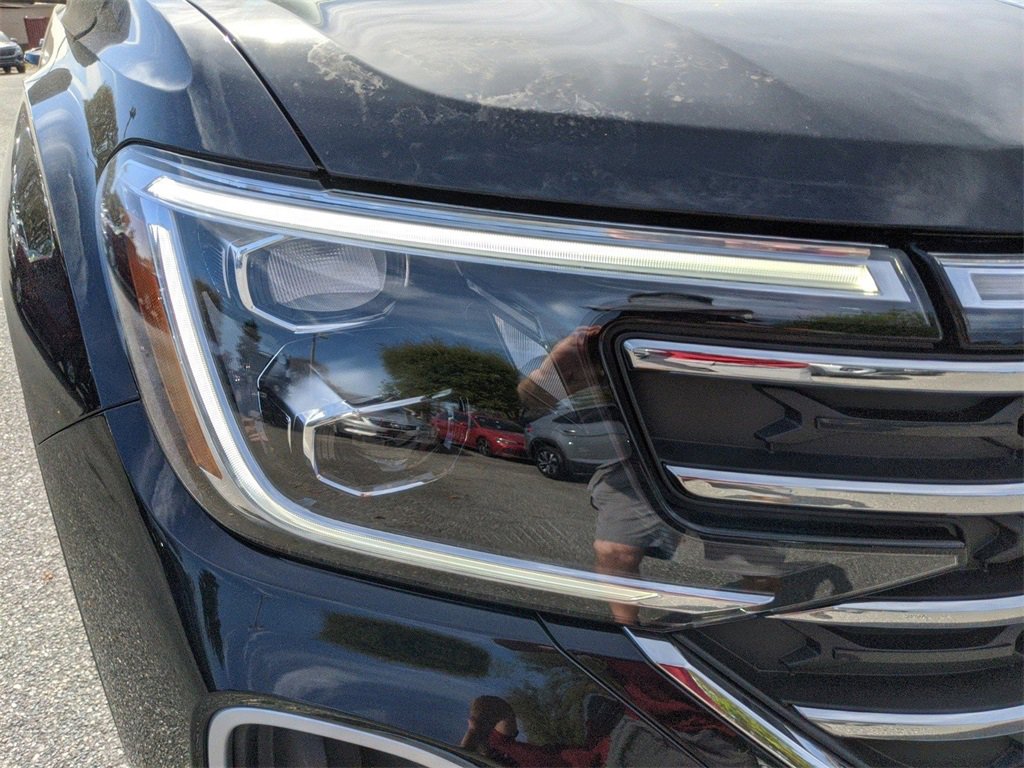 Used 2025 Volkswagen Atlas SE image 13