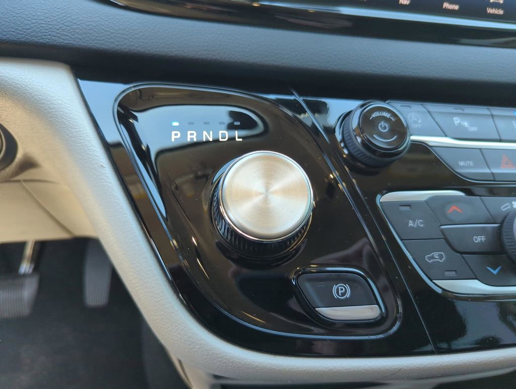 Used 2024 Chrysler Voyager LX image 34