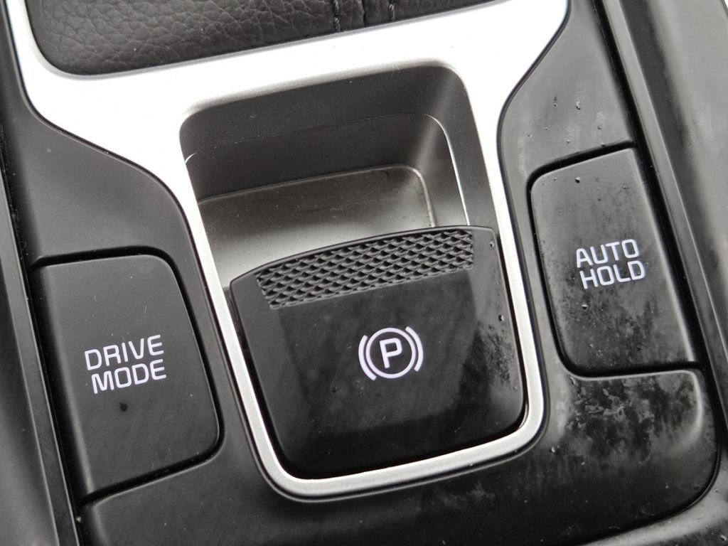 Used 2024 Kia Carnival LX FWD image 6