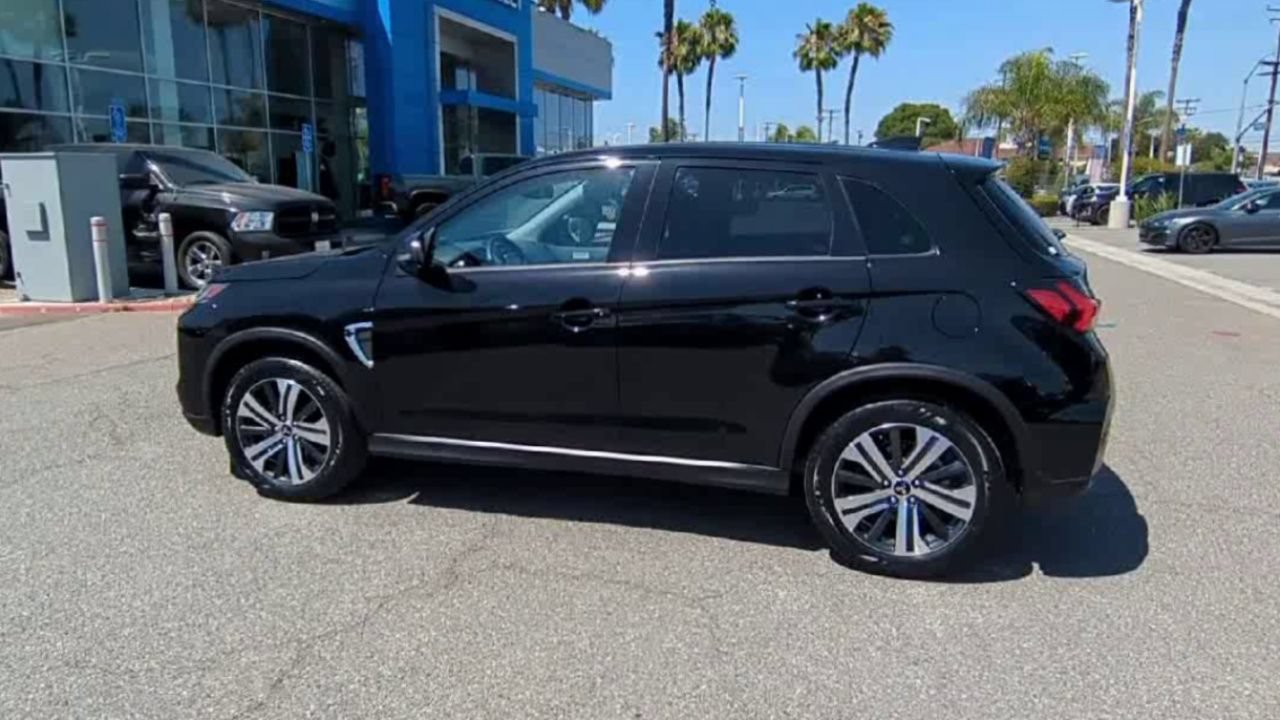Used 2025 Mitsubishi Outlander Sport SE AWD/4WD image 5