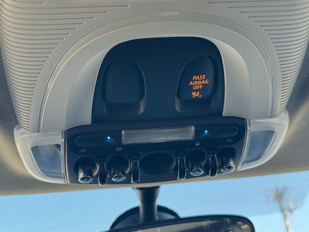 Used 2015 MINI Cooper 2-Door Hardtop image 18