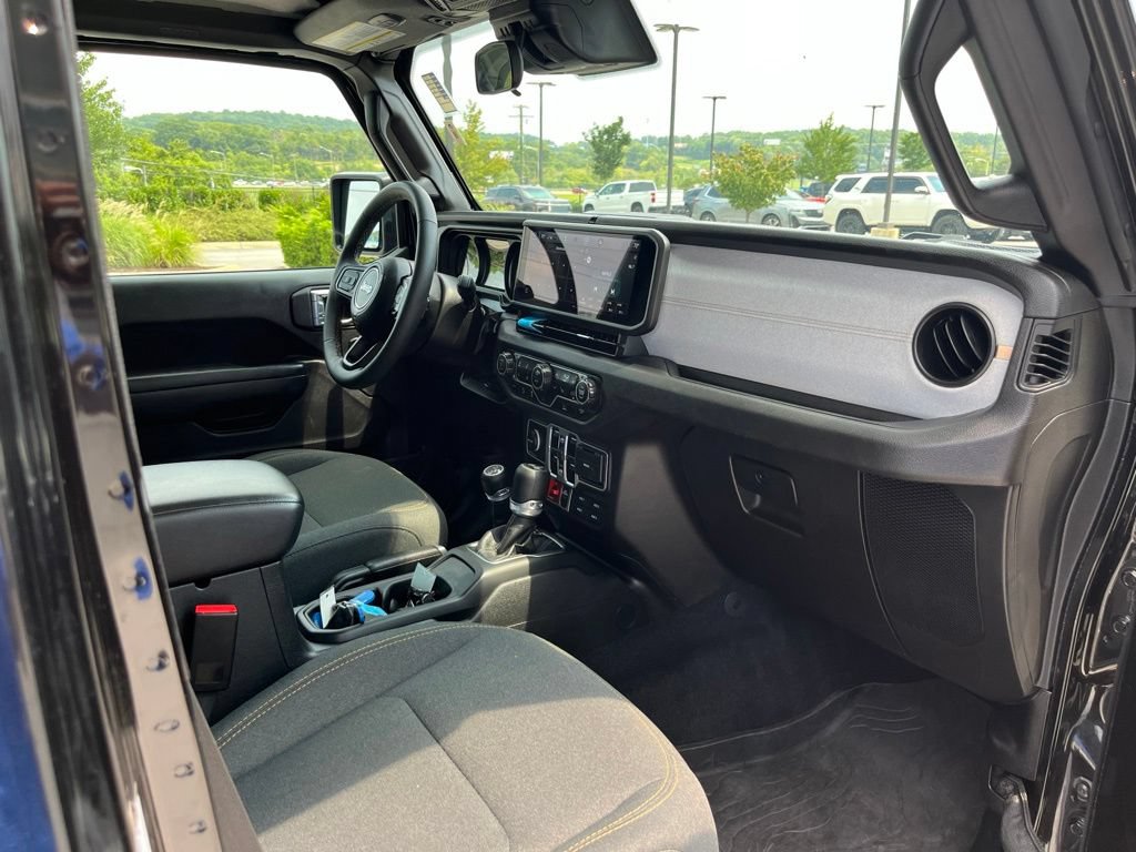 Used 2025 Jeep Wrangler Unlimited Sport AWD/4WD image 28
