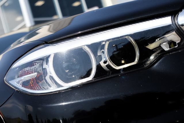 Used 2019 BMW 530i xDrive w/ Convenience Package AWD/4WD image 16