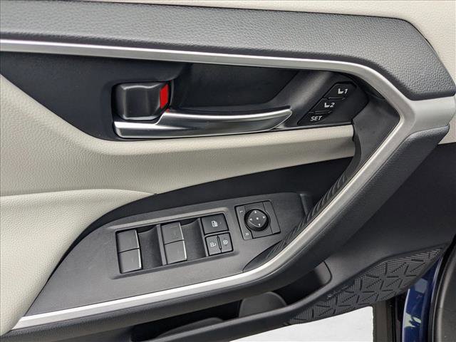 Used 2023 Toyota RAV4 XLE Premium image 10