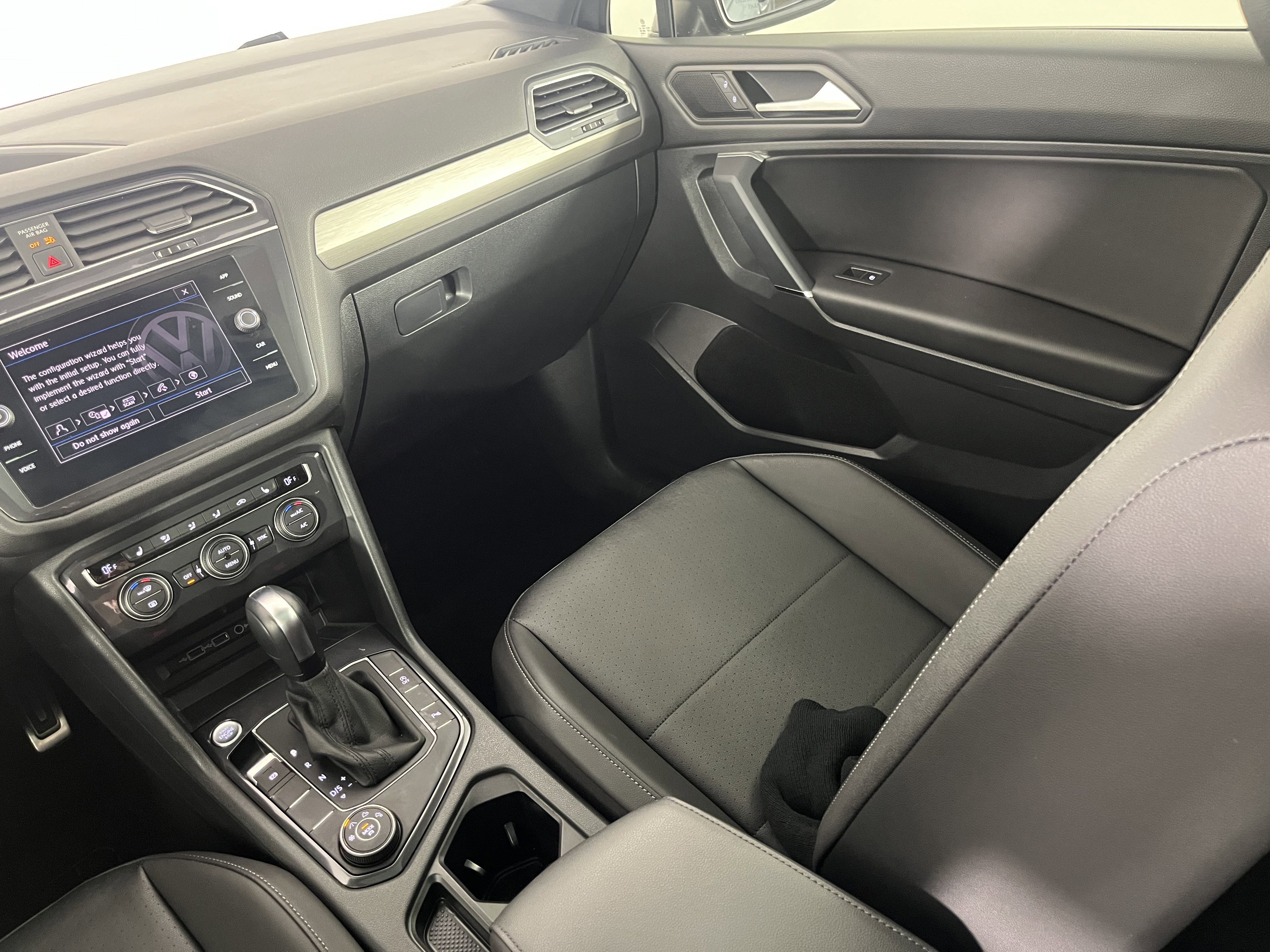 Used 2020 Volkswagen Tiguan SE R-Line image 11