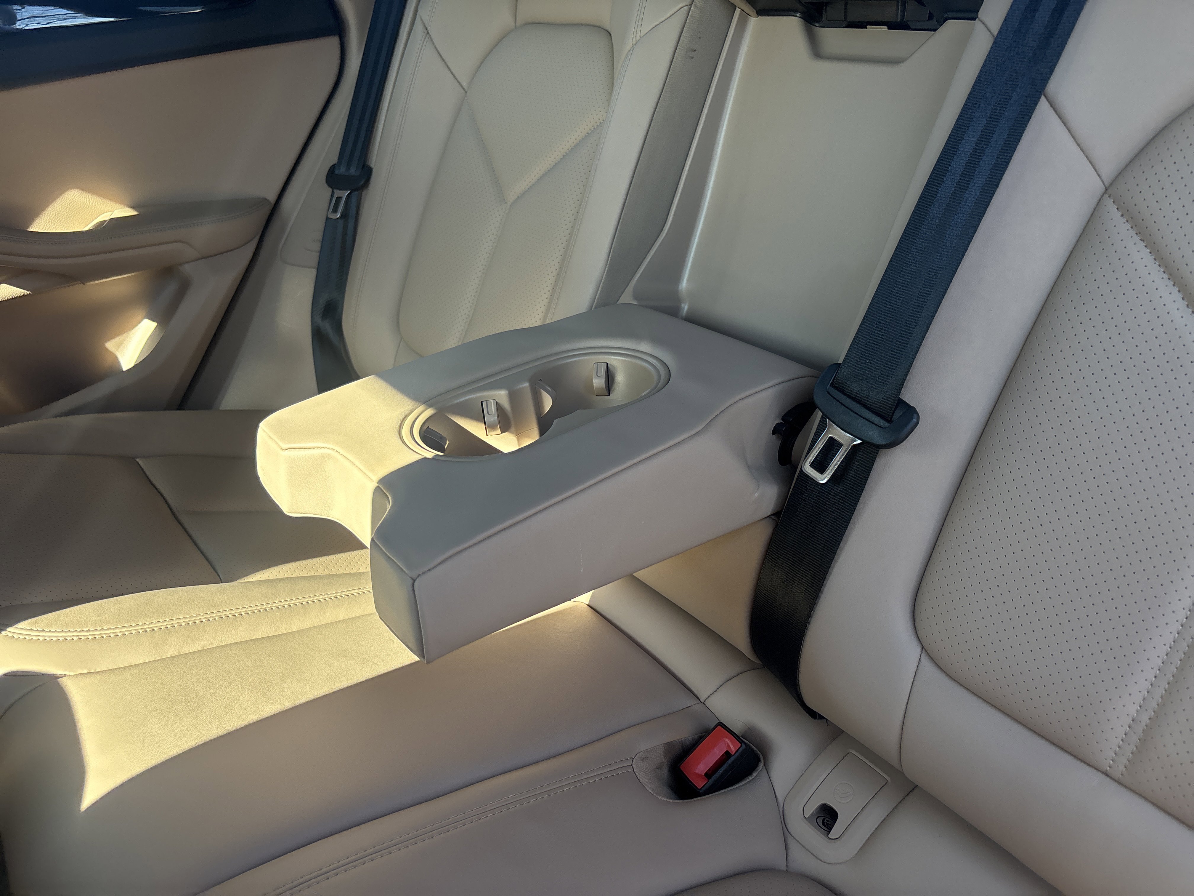 Certified 2025 Porsche Macan image 30