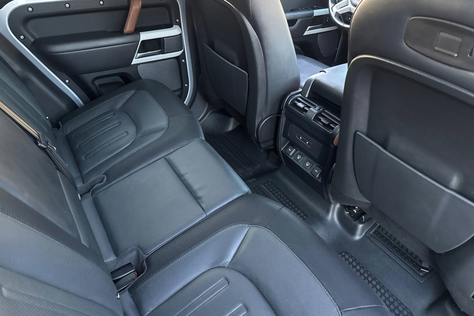 Used 2021 Land Rover Defender 110 X-Dynamic HSE image 28