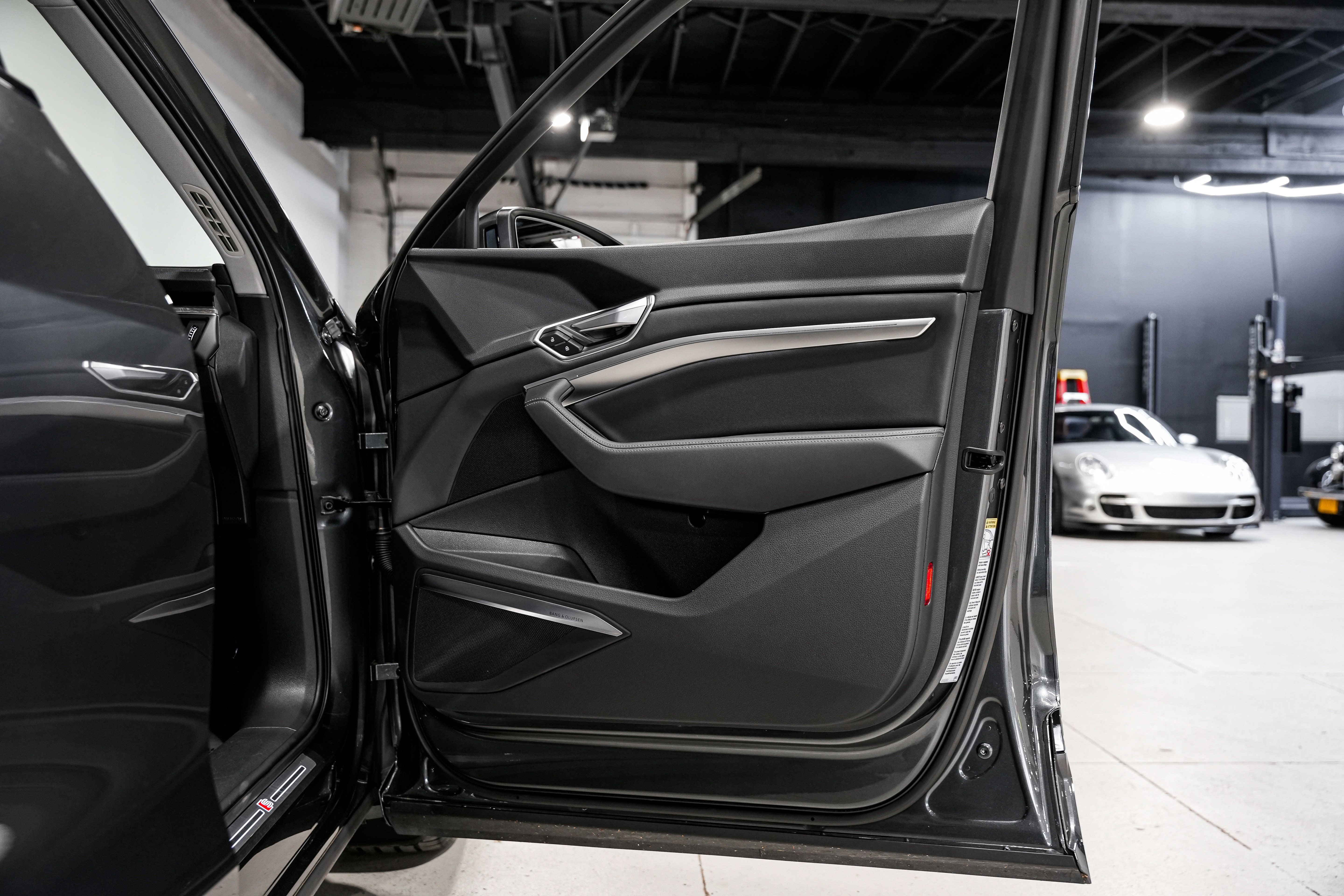 Used 2021 Audi e-tron Premium Plus w/ Premium Plus Package AWD/4WD image 25