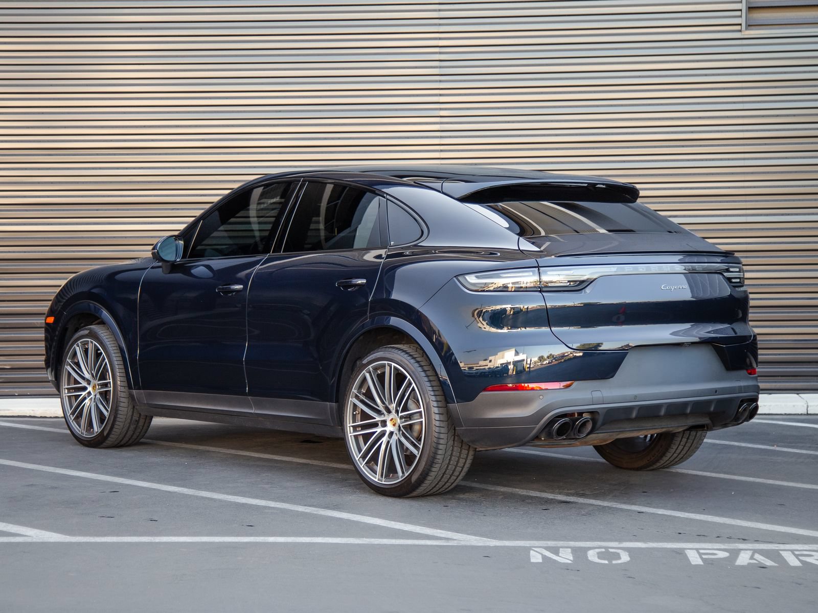 Certified 2023 Porsche Cayenne Platinum Edition AWD/4WD image 3