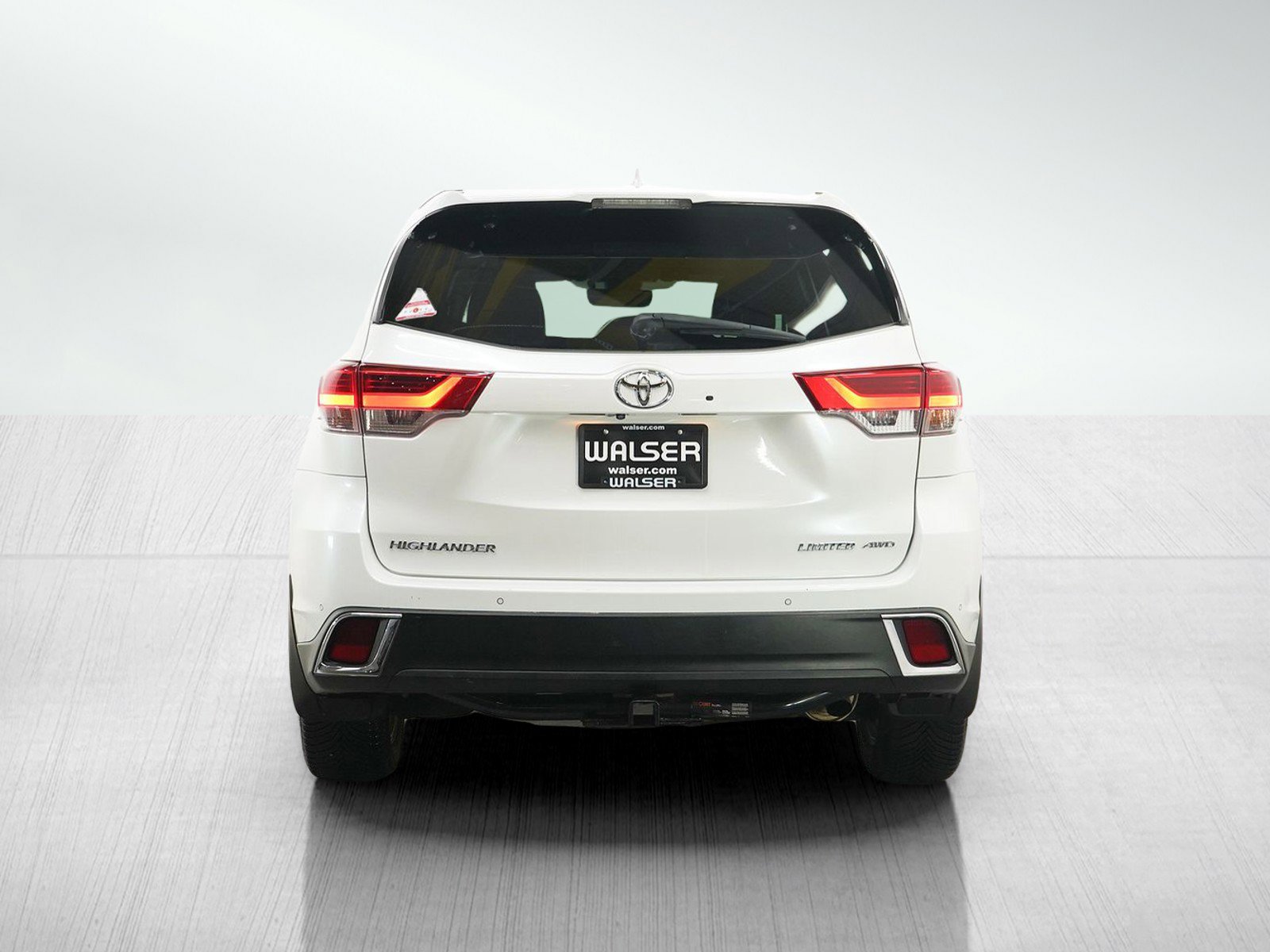 Used 2017 Toyota Highlander Limited AWD/4WD image 4