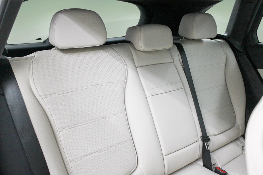 Used 2025 Mercedes-Benz GLC 300 image 28